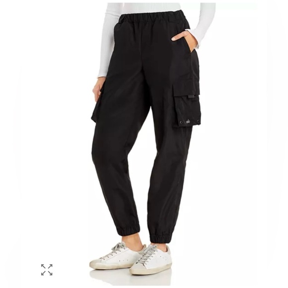 ALO Yoga Black Cargo women’s pants size Small - Picture 1 of 10